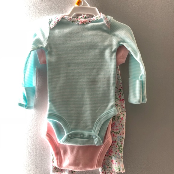 Carters 3 Piece Newborn Set - Picture 2 of 3